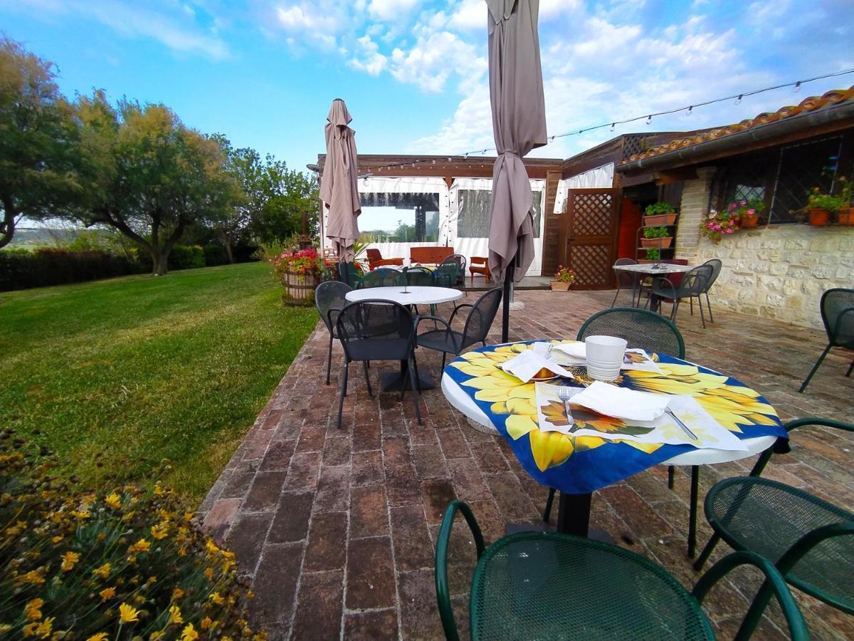 Il Girasole Country House Camerano Bagian luar foto